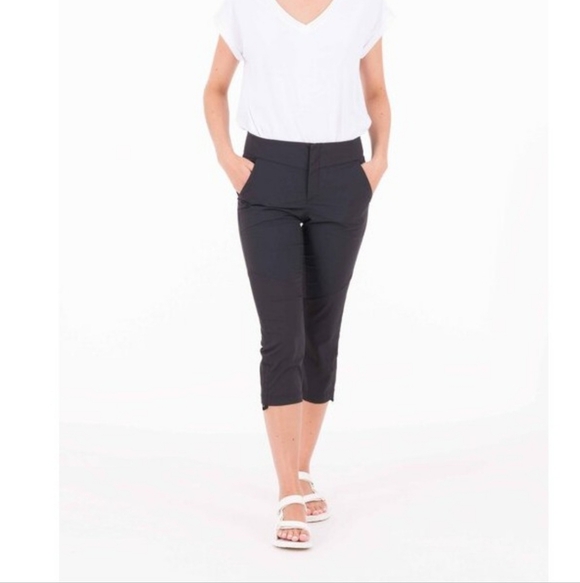 Indygena Pants - NWT INDYGENA (Now known as INDYEVA) FOS Black Capri Stretch Low Rise Pants Small